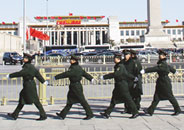 步伐整齊的警衛(wèi)