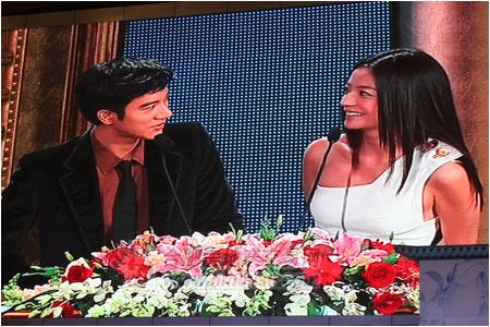 合房網(wǎng)直擊頒獎(jiǎng)禮:大片陪跑 金雞獎(jiǎng)成冷門獎(jiǎng)