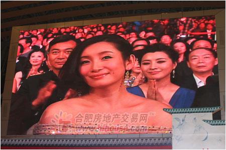 合房網(wǎng)直擊頒獎(jiǎng)禮:大片陪跑 金雞獎(jiǎng)成冷門獎(jiǎng)