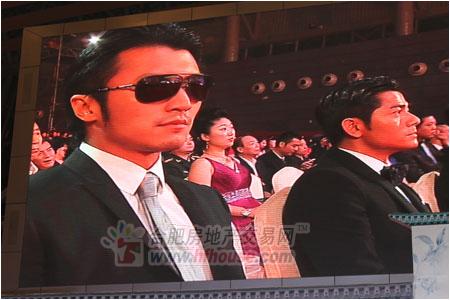 合房網(wǎng)直擊頒獎(jiǎng)禮:大片陪跑 金雞獎(jiǎng)成冷門獎(jiǎng)